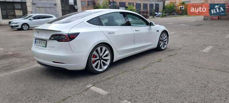 Седан Tesla Model 3 2019 в Києві
