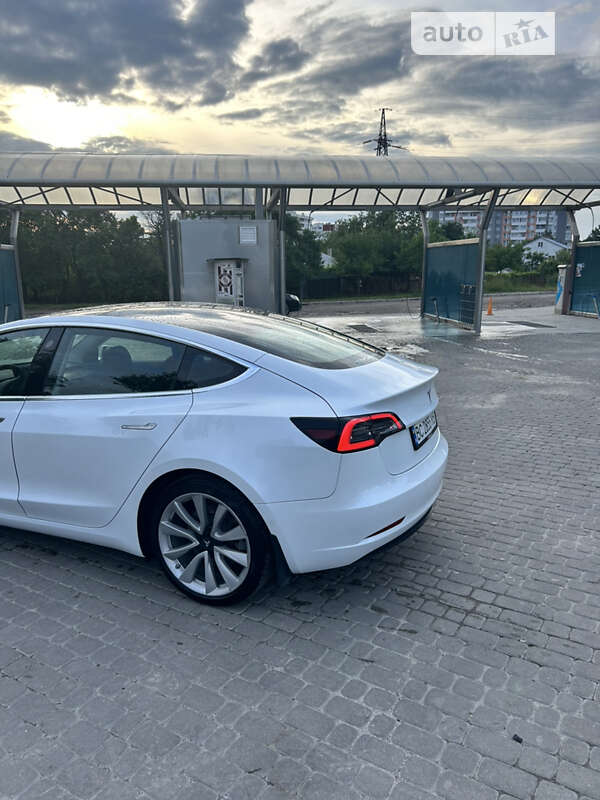 Седан Tesla Model 3 2020 в Львове