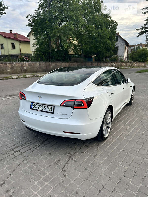 Седан Tesla Model 3 2020 в Львове