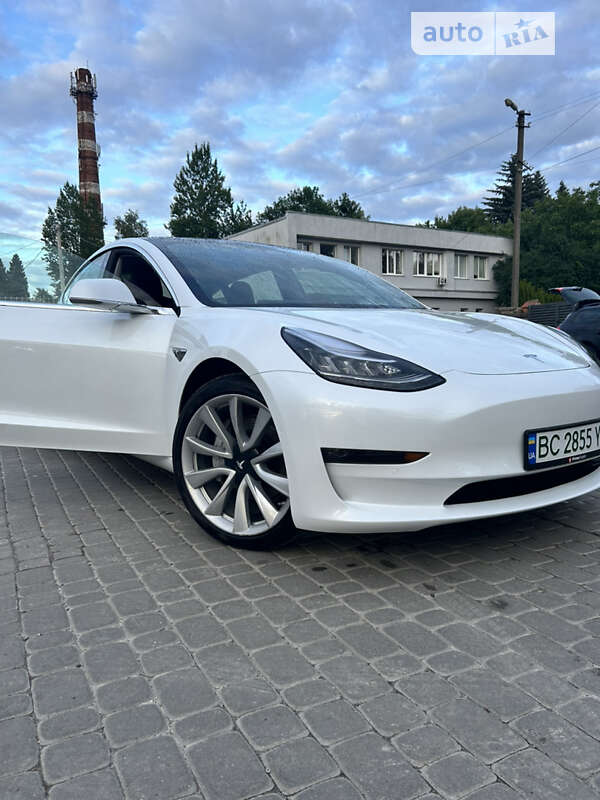 Седан Tesla Model 3 2020 в 