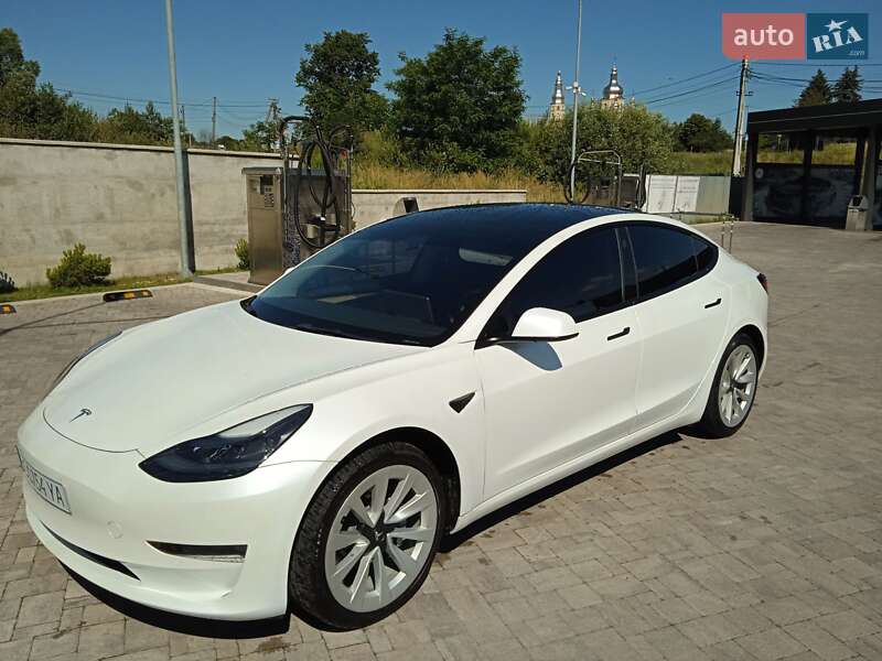 Седан Tesla Model 3 2022 в Львові