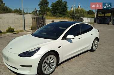 Седан Tesla Model 3 2022 в 