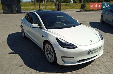 Седан Tesla Model 3 2022 в 