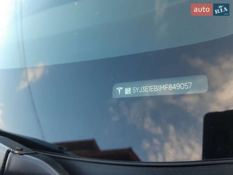 Седан Tesla Model 3 2020 в Івано-Франківську