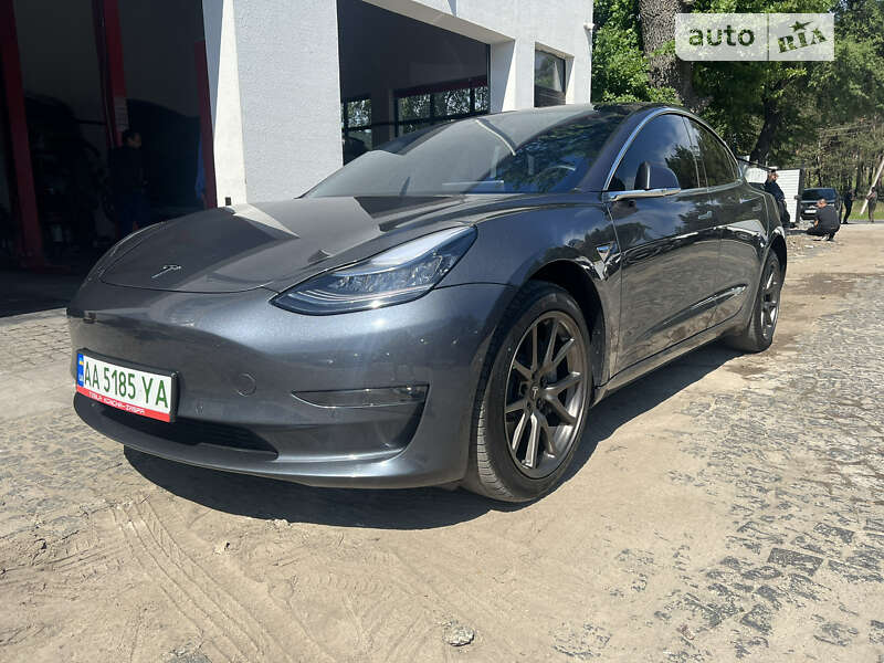 Седан Tesla Model 3 2020 в Львове