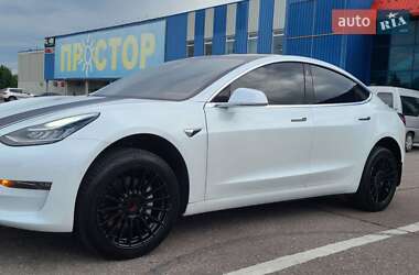 Седан Tesla Model 3 2020 в Кременчуге