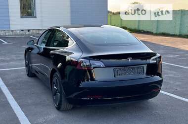 Седан Tesla Model 3 2019 в Дубні