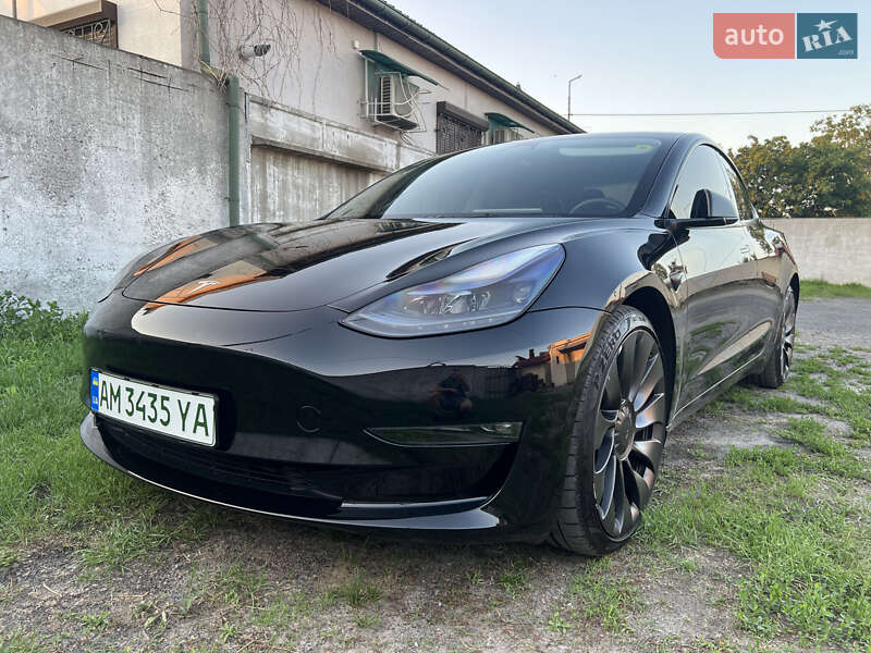 Седан Tesla Model 3 2022 в Кременчуці