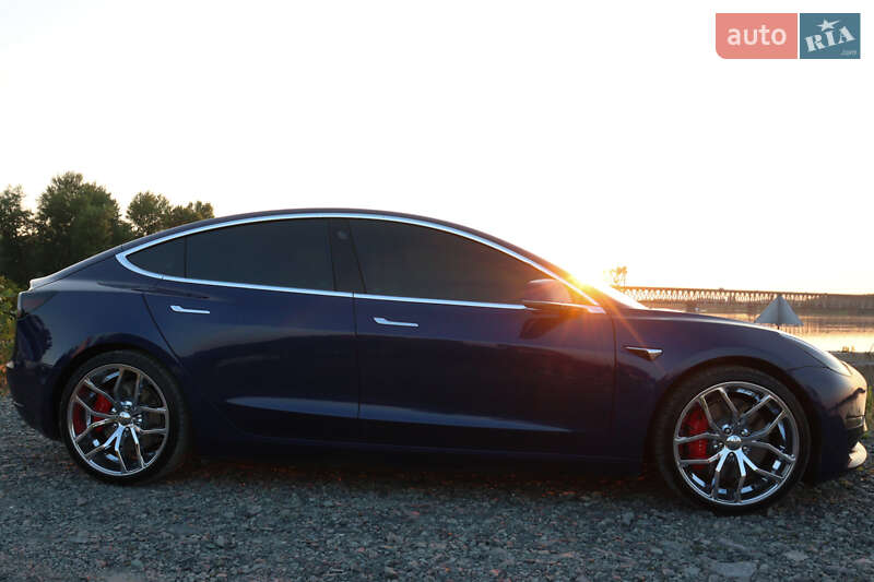 Седан Tesla Model 3 2019 в Киеве