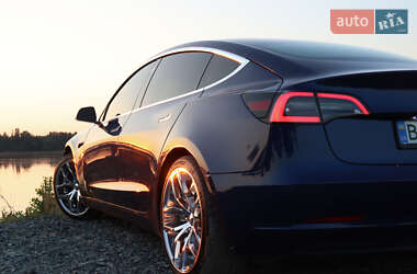 Седан Tesla Model 3 2019 в Киеве