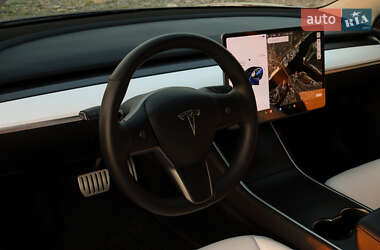 Седан Tesla Model 3 2019 в Киеве