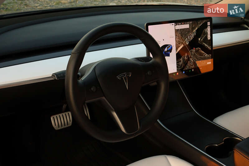 Седан Tesla Model 3 2019 в Киеве