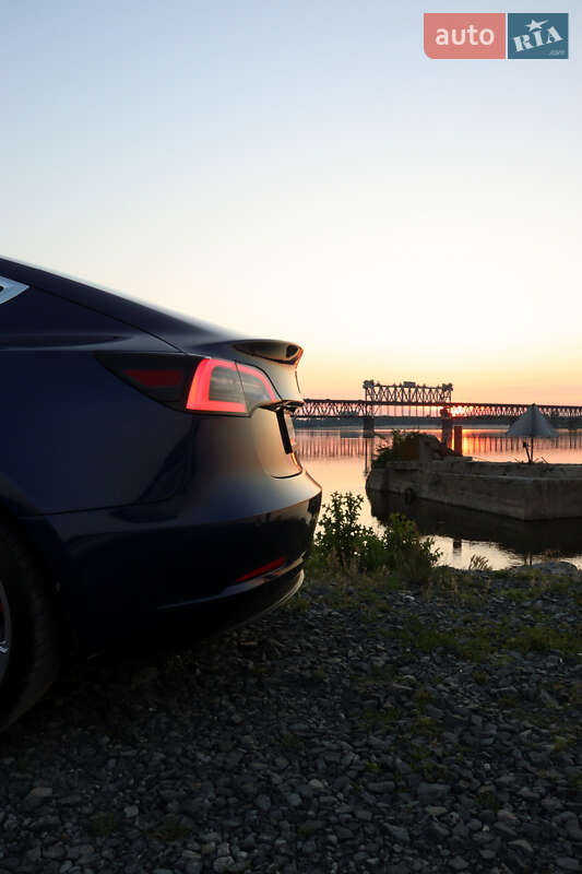 Седан Tesla Model 3 2019 в Киеве