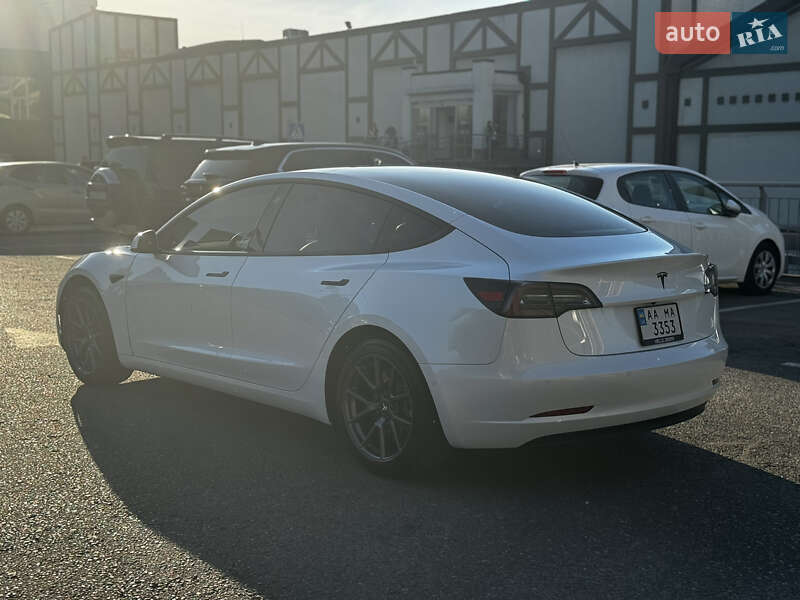 Седан Tesla Model 3 2019 в Киеве