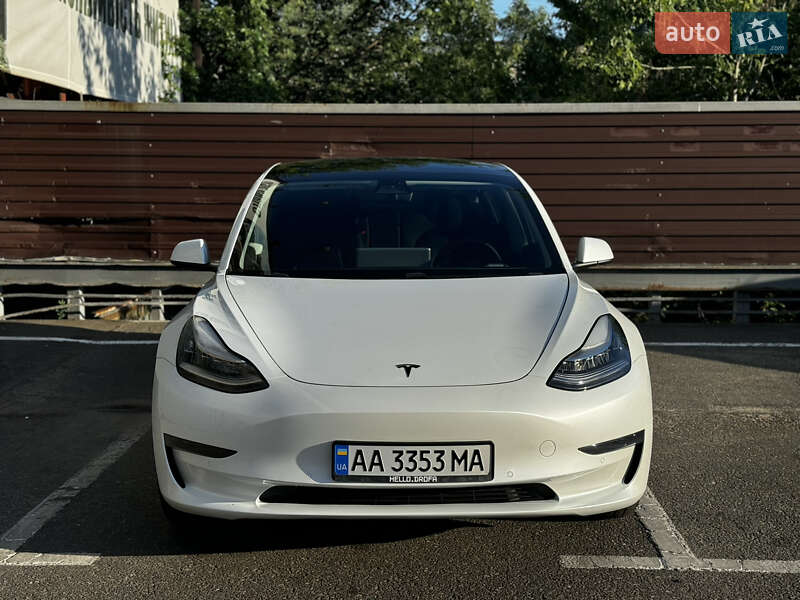 Седан Tesla Model 3 2019 в Киеве