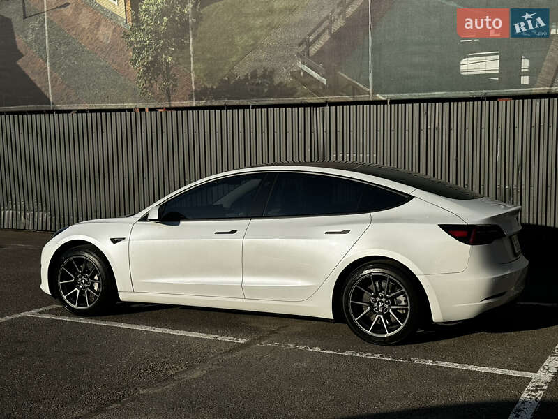Седан Tesla Model 3 2019 в Киеве