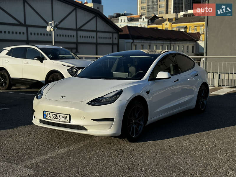 Седан Tesla Model 3 2019 в Киеве
