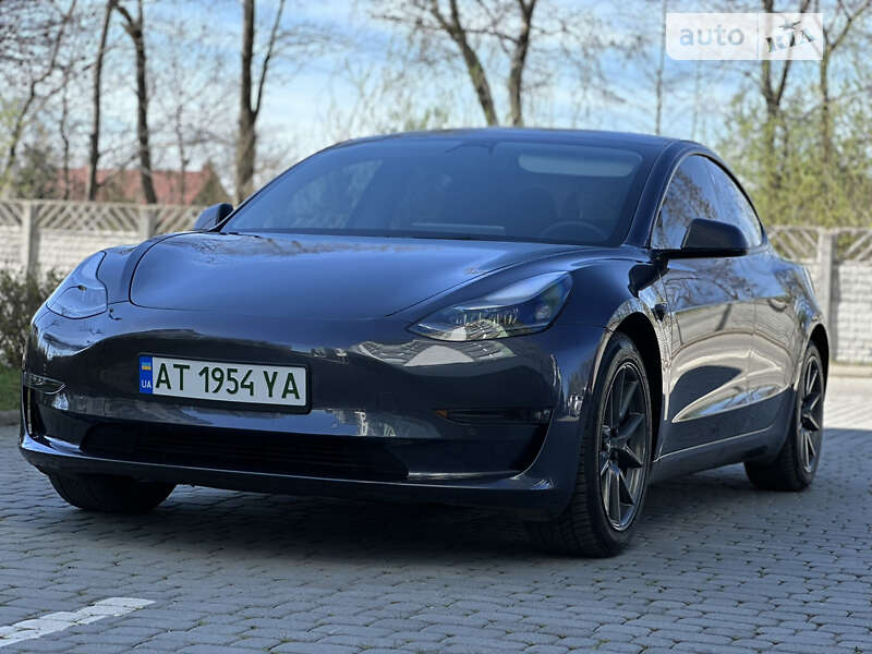 Седан Tesla Model 3 2022 в Івано-Франківську