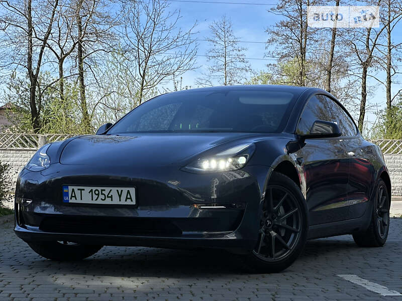 Седан Tesla Model 3 2022 в Івано-Франківську