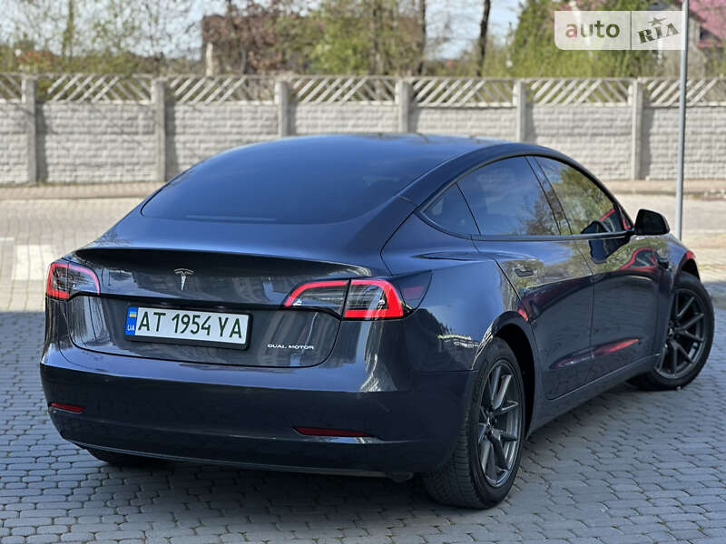 Седан Tesla Model 3 2022 в Івано-Франківську