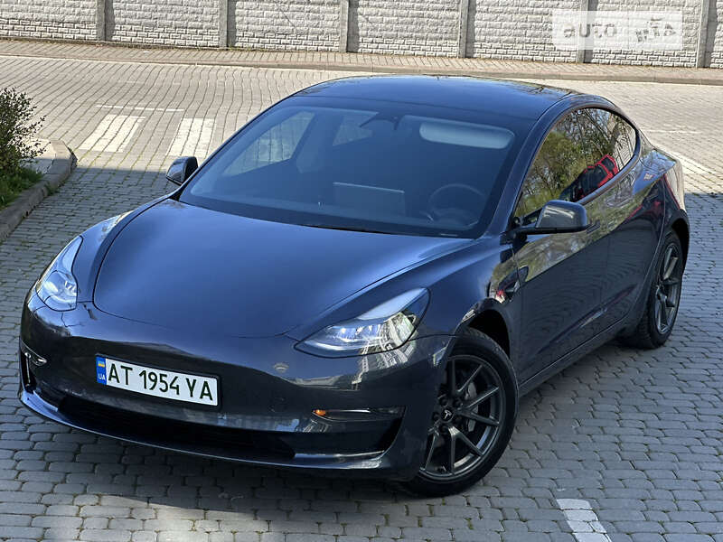 Седан Tesla Model 3 2022 в Івано-Франківську