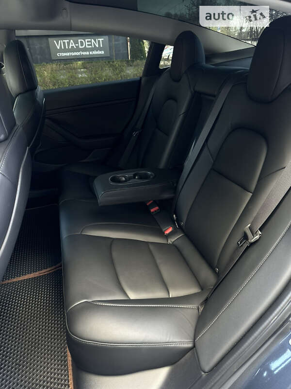 Седан Tesla Model 3 2022 в Ивано-Франковске