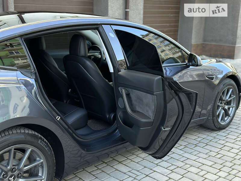 Седан Tesla Model 3 2022 в Івано-Франківську