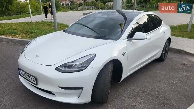 Седан Tesla Model 3 2020 в 