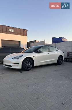 Седан Tesla Model 3 2020 в 