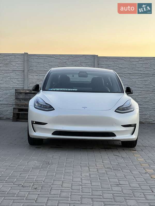 Седан Tesla Model 3 2020 в Харкові