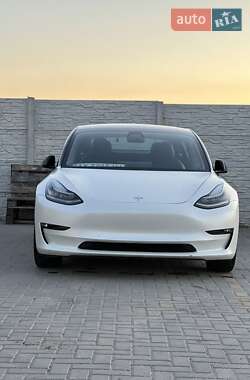 Седан Tesla Model 3 2020 в 