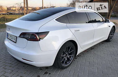 Седан Tesla Model 3 2019 в Львові