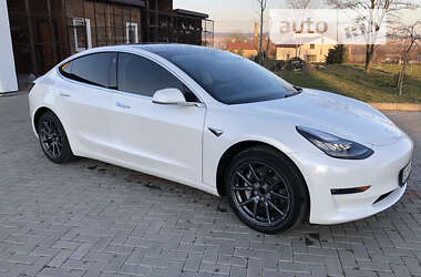 Седан Tesla Model 3 2019 в Львові