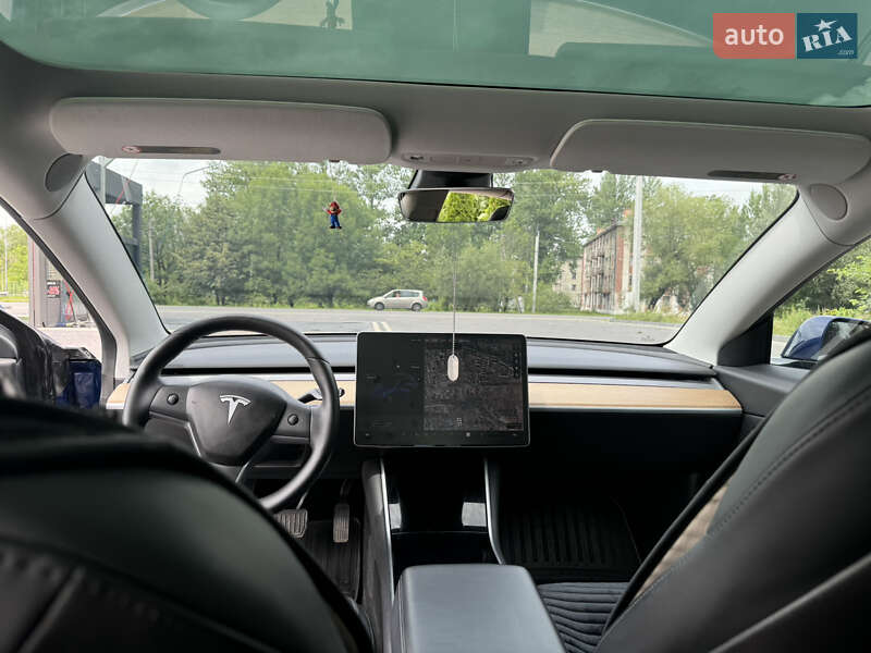 Седан Tesla Model 3 2019 в Івано-Франківську