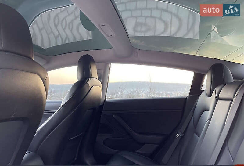 Седан Tesla Model 3 2020 в Млинове