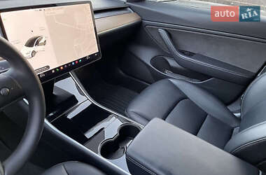 Седан Tesla Model 3 2020 в Млинове