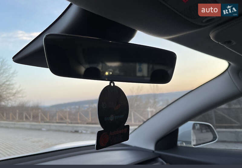 Седан Tesla Model 3 2020 в Млинове
