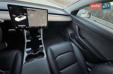 Седан Tesla Model 3 2020 в Млинове