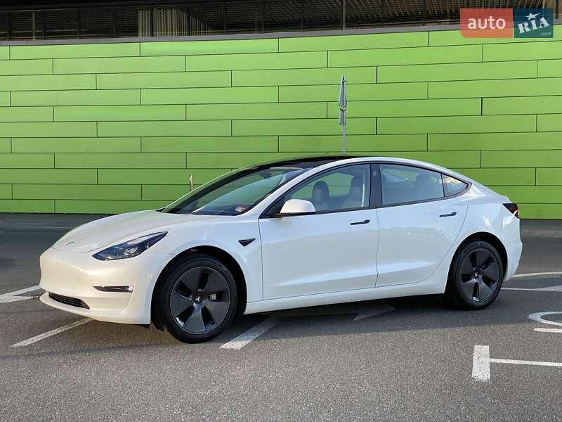 Седан Tesla Model 3 2023 в Києві