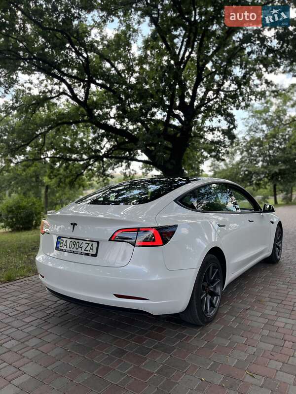 Седан Tesla Model 3 2022 в Кропивницком