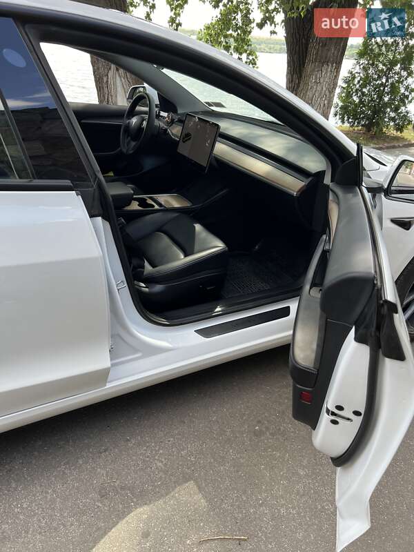 Седан Tesla Model 3 2022 в Кропивницком