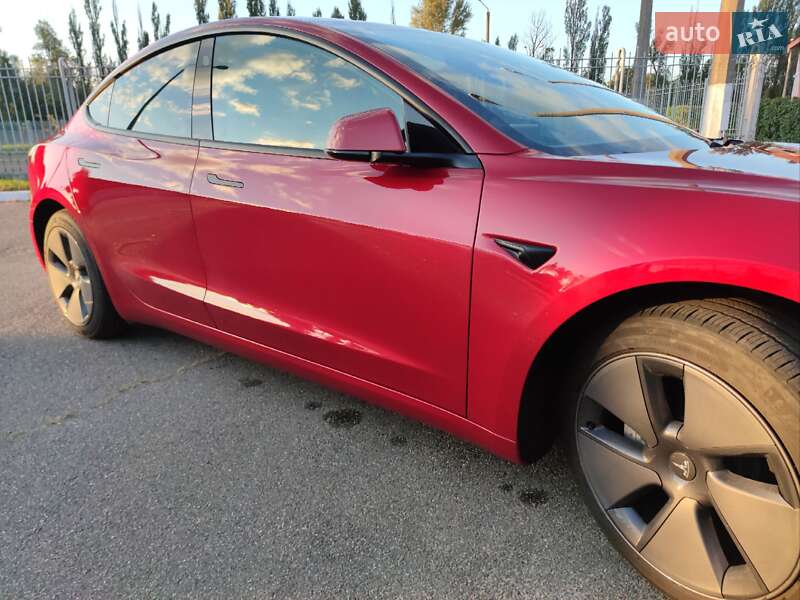 Седан Tesla Model 3 2022 в Киеве