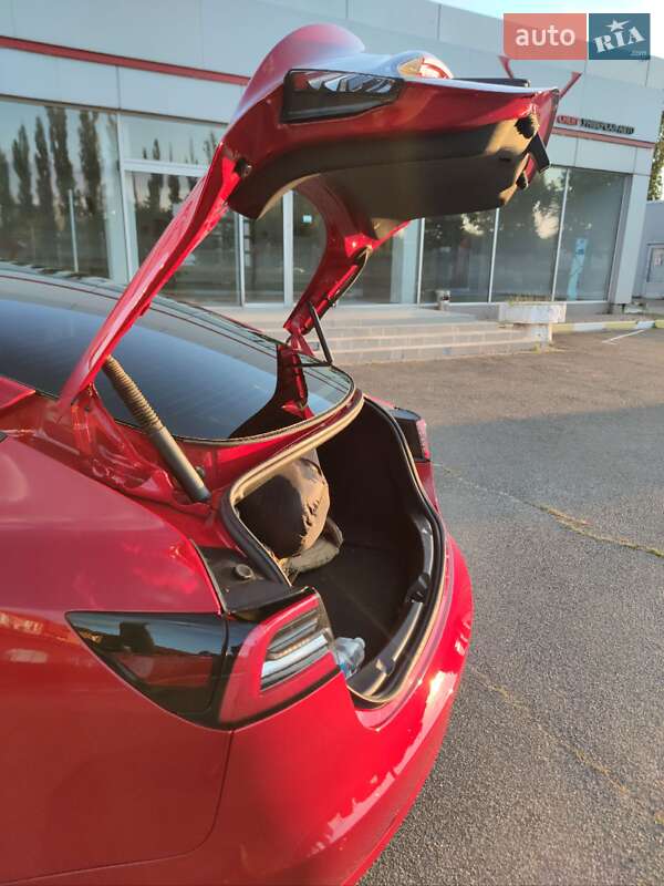 Седан Tesla Model 3 2022 в Киеве