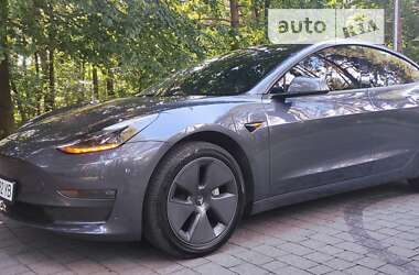 Седан Tesla Model 3 2023 в Львове