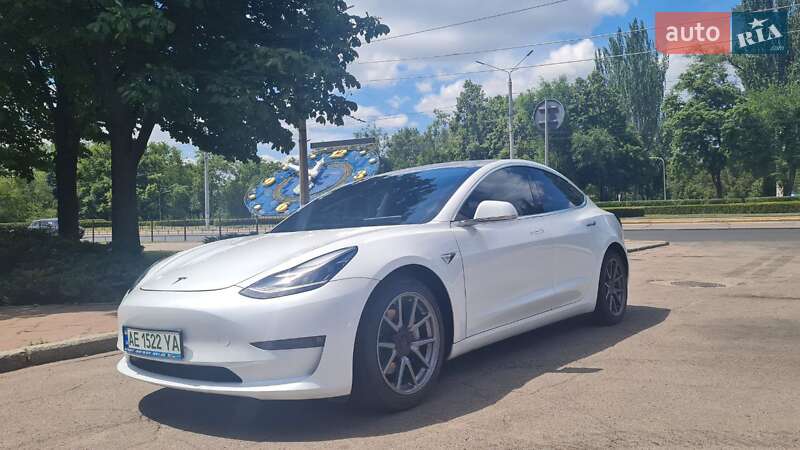 Седан Tesla Model 3 2020 в Кривому Розі
