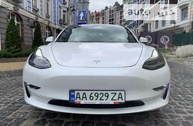 Седан Tesla Model 3 2021 в Киеве