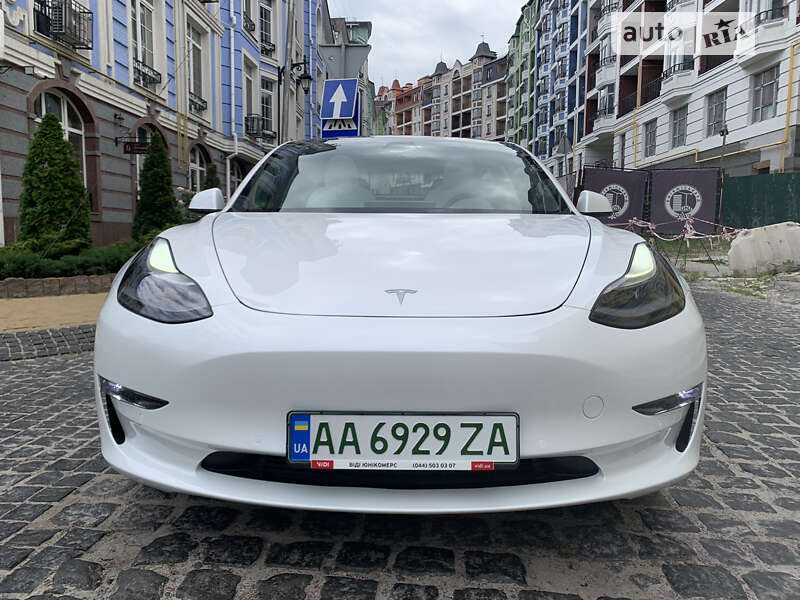 Седан Tesla Model 3 2021 в Киеве
