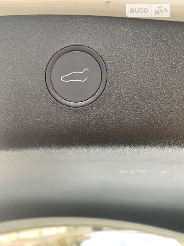 Седан Tesla Model 3 2021 в Киеве
