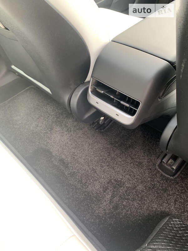 Седан Tesla Model 3 2021 в Киеве
