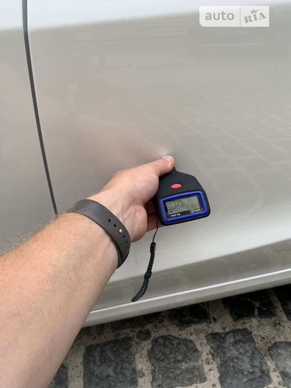 Седан Tesla Model 3 2021 в Киеве